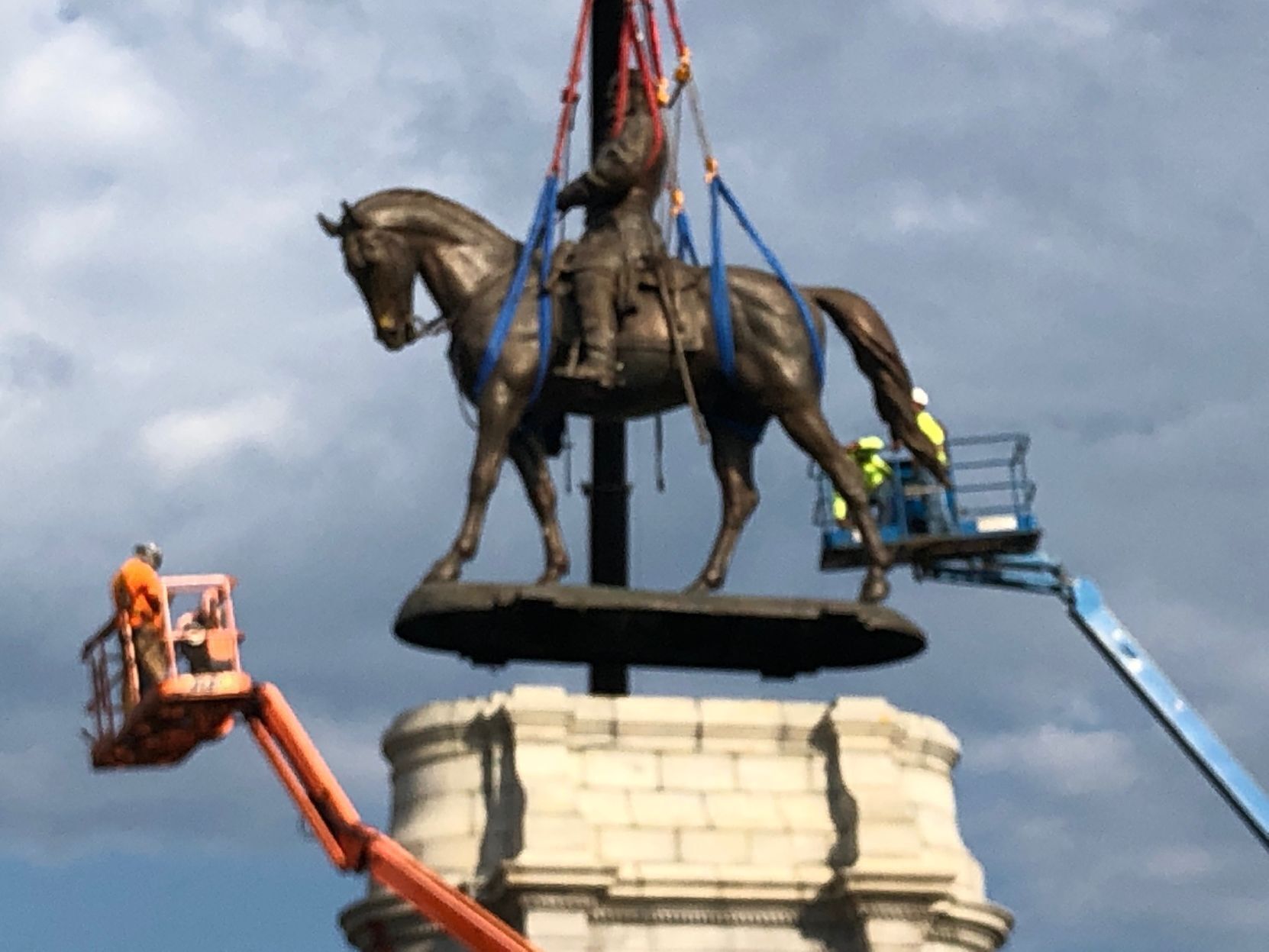 LEE STATUE